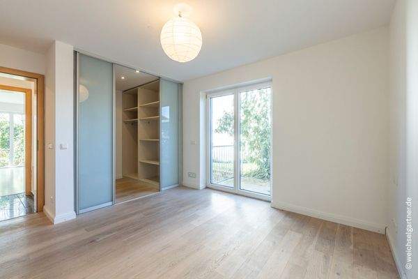 Hauptschlafzimmer mit Schrank