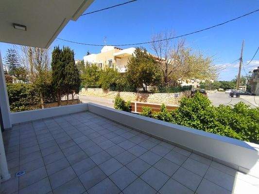 Kreta, Atsipopoulo: Geräumige 2-stöckige Villa in einem ruhigen Dorf in der Nähe des Meeres zu verkaufen