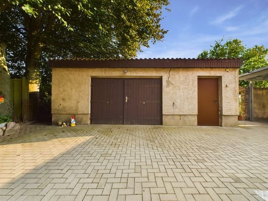 Garage mit Heizungsraum