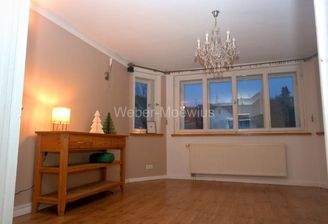 3376 EG Erker bei Dämmerung