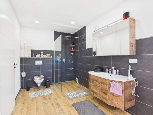 Wohnung 1 - Badezimmer