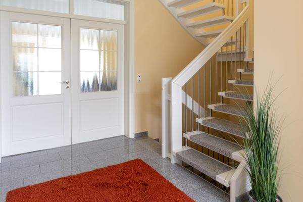 Treppenauf- und abgang ins Obergeschoss