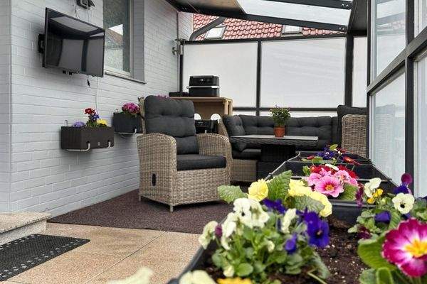 Überdachte Sitzecke auf der Dachterrasse