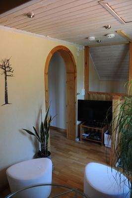 Treppenaufgang u. Wohnraum im OG