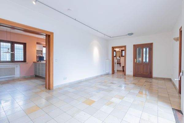 Wohndiele mit Blick in die Küche