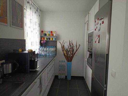 Küche mit 2 Fenstern