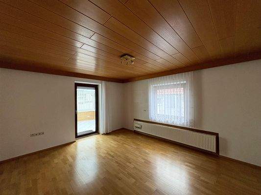 Wohnzimmer mit Zugang zum Wintergarten