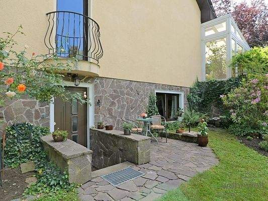 separater Hauseingang und Terrasse