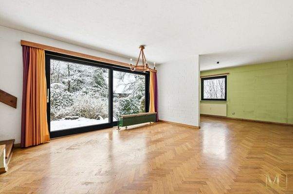 Wohnzimmer WE 1 mit Zugang zur Terrasse