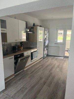 Küche mit Zugang auf die Terrasse