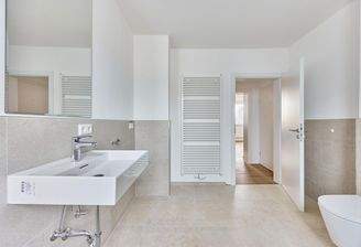 Tageslichtbad mit Handtuchheiz