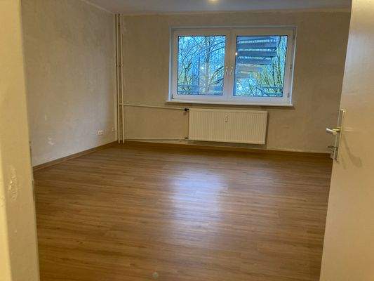 Wohn-/Schlafzimmer Blick aus dem Fenster.