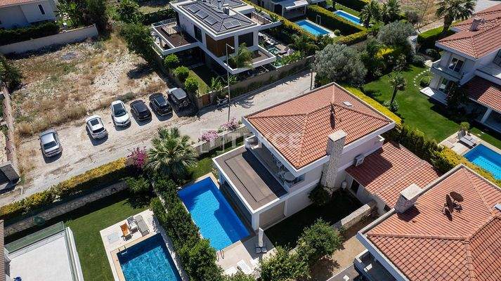 Detached Villa with Pool Close to Amenities in Alaçatı Çeşme