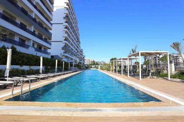 Apartment in a Complex with a Pool in Antalya Altıntaş