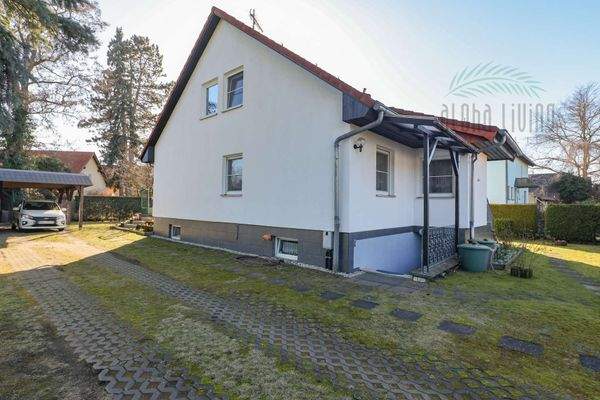 Seitenansicht und Auffahrt