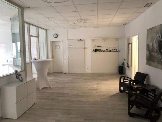 Büro-/Praxisflächen