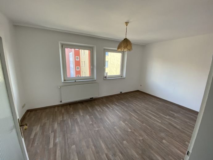Lichtdurchflutete 2-Zimmer-Wohnung in Herzen Zirndorfs zu vermieten!