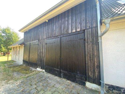 Große Einfahrtstore Scheune
