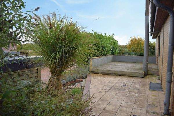 9059aAL-12 Terrasse Haus links