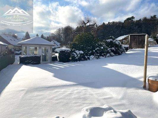 Grundstück mit Gartenpavillon