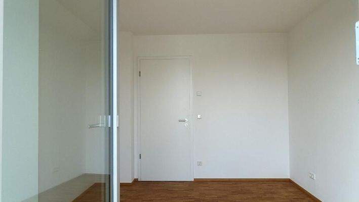 Schlafzimmer/direkter Zugang zum Balkon