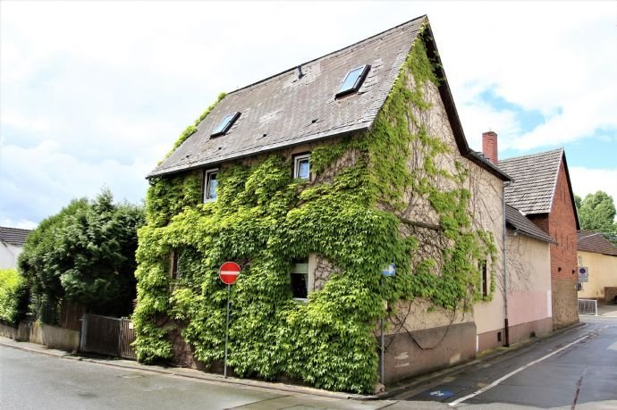 Charmantes Anwesen mit modernisiertem Einfamilienhaus und angrenzender Scheune in Wetzlar-Naunheim