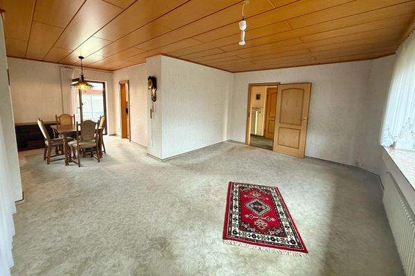 Wohn/Esszimmer mit Zugang in den Wintergarten