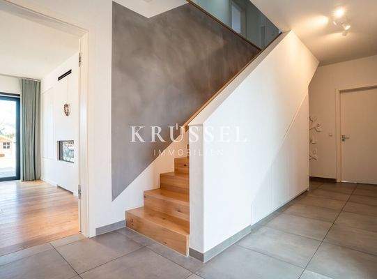 ... mit ausgiebigen Einbauschränken