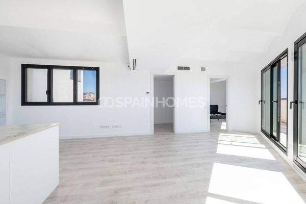 Properties in a Complex with Swimming Pool in Barcelona Andreu