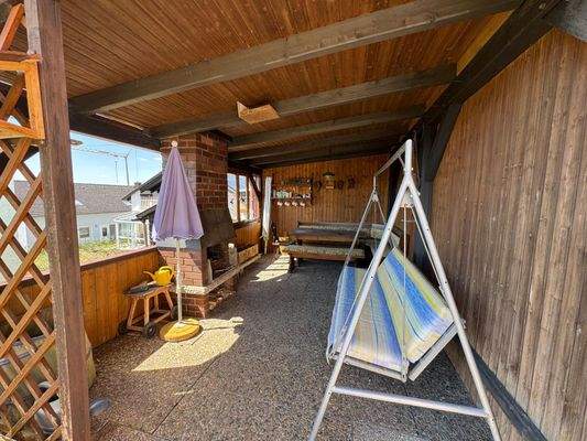 Laube mit Aussenkamin.JPG