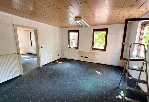 Hauptgebäude Gewerbe Büro 3