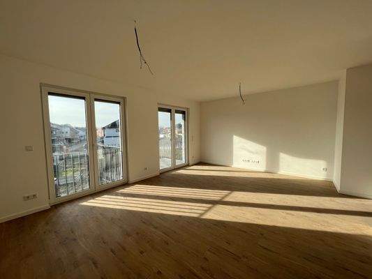 Wohn-Kochbereich mit Balkon.jpg