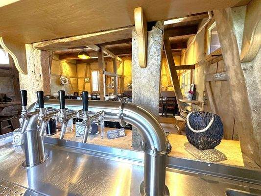 Theke mit Blick in den Gastraum