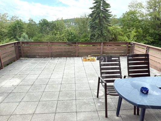 Terasse über Garage EG