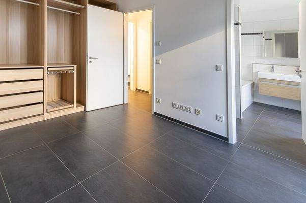 Schlafzimmer mit Bad ensuite