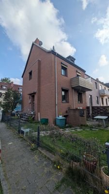 Garten mit Garage
