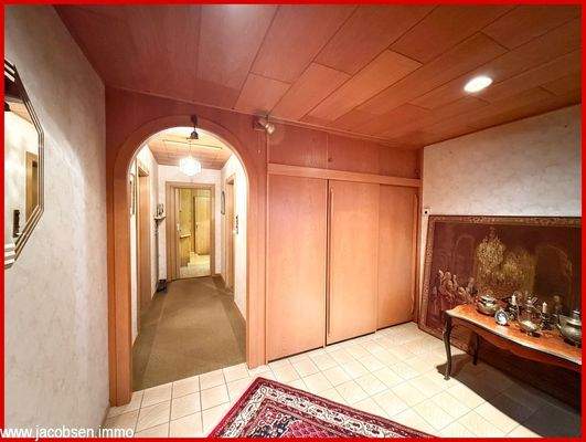 Blick von der Eingangsdiele zum Flurbereich