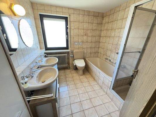 Badezimmer im Obergeschoss