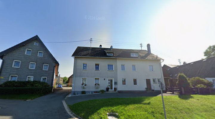 Hauseingang - rechtes Haus