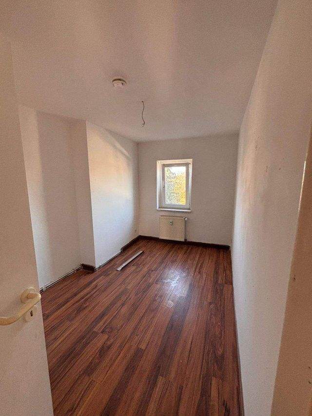 Helle 3-Raum-Wohnung im Dachgeschoss – 56 m² – sofort bezugsfrei – günstige Miete - Photo 1