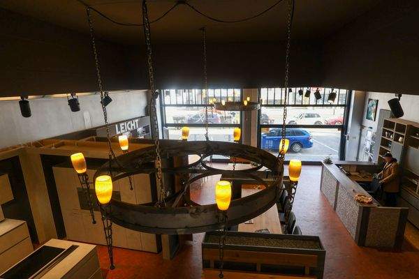 Blick vom Backoffice auf die Galerie Außer der Schleifmühle