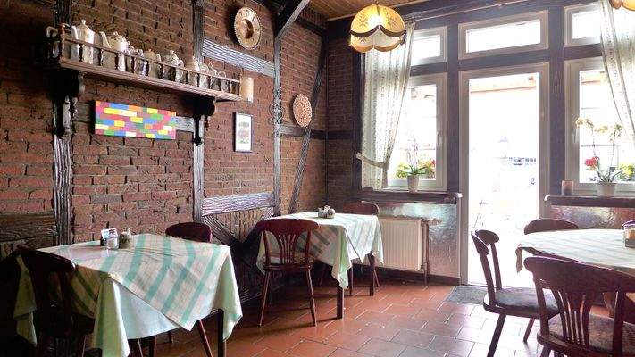 Gastraum mit Ausgang zur Sonnenterrasse