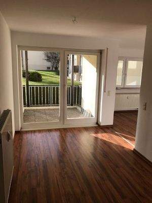 Essbereich mit Zugang zur Loggia