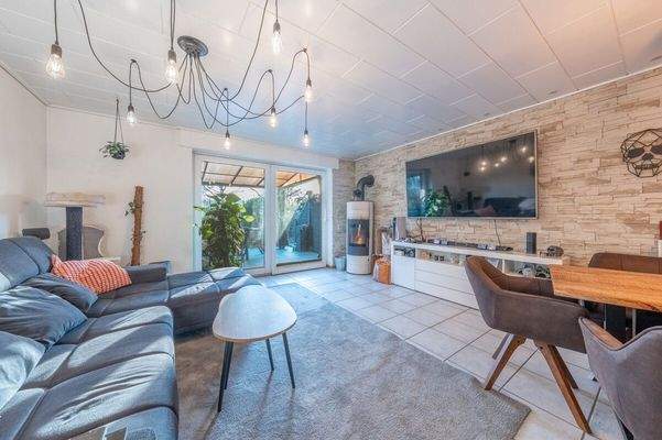 Das Wohnzimmer mit Kamin