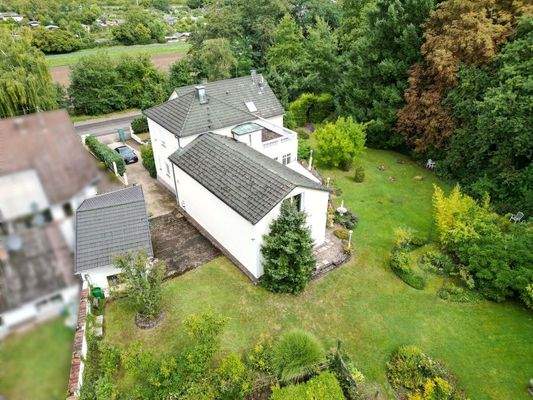 Villa mit Parkgrundstück und Pool in Beaumarais