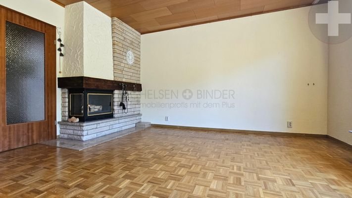 05_Wohnzimmer-mit-Kamin_ID209250127OW