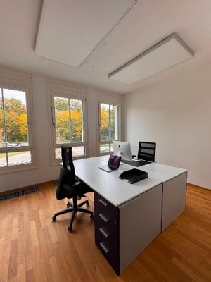 Möbiliertes Büro