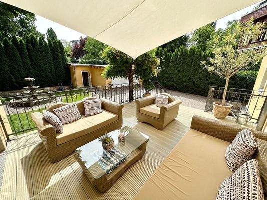 große Terrasse nach Südwesten