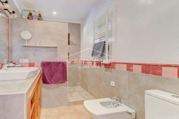 Badezimmer mit Dusche