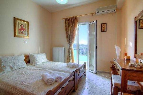 Kreta, Perama: Große Villa mit 2 kleinen Wohnungen zum Verkauf